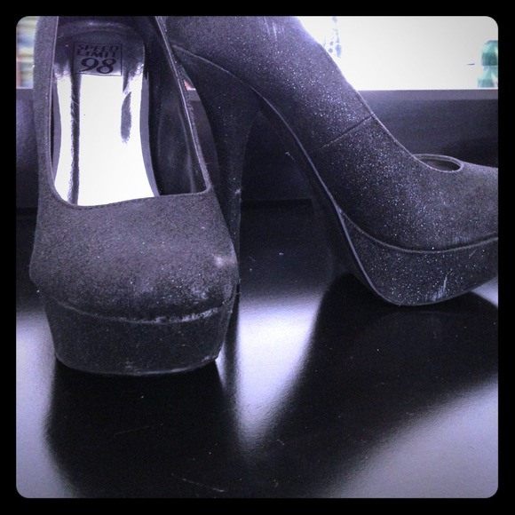 Sparkly glitter pumps