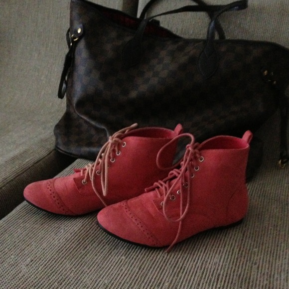 Hold for @imashyc High tops