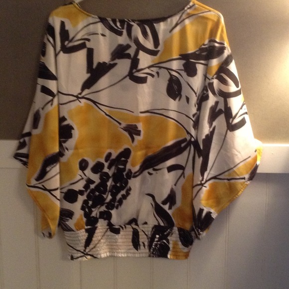 SOLD!!! Gorgeous top!!! Very flattering on anyone! - Picture 3 of 3