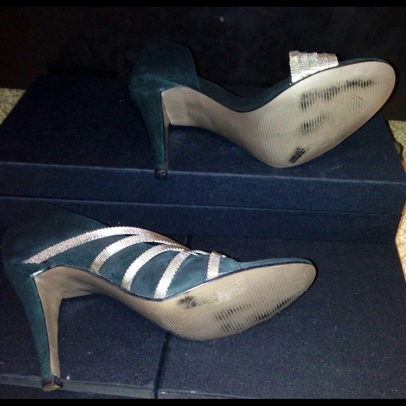 Carlos Santana Black Suede Heels with Metal Mesh - Picture 4 of 4