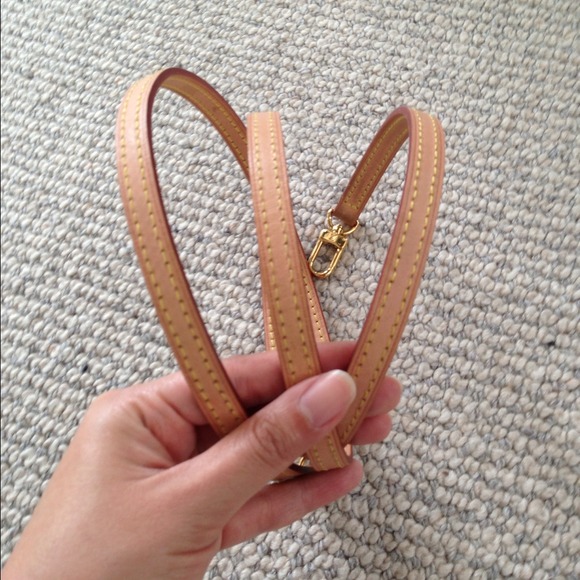 Add Pics: Authentic Louis Vuitton Eva Clutch
