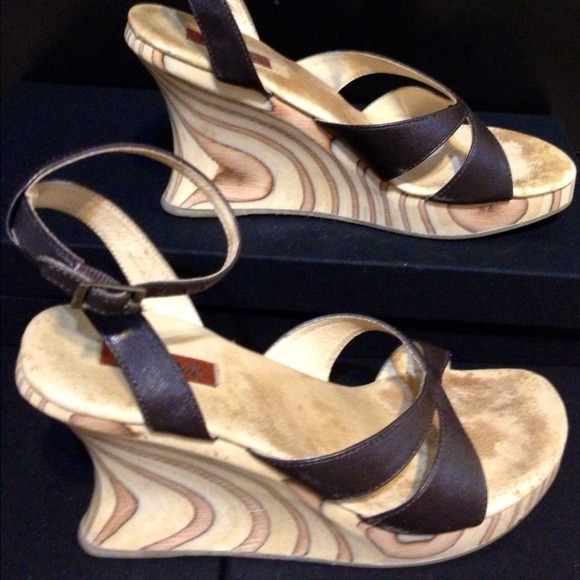 Brown Abstract Wood Wedge - Picture 2 of 2