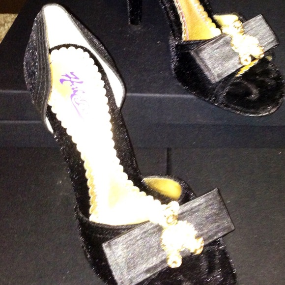 Hale Bob Velvet Shoes - Picture 3 of 3