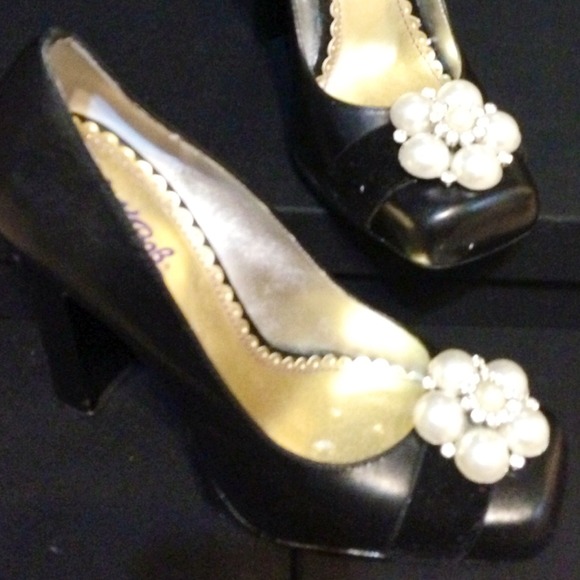 Hale Bob Black High Heels - Picture 3 of 4