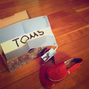 Kids red toms