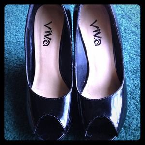 Black and Cute Wedges.