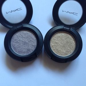🚫🚫SOLD🚫🚫2 Mac single eyeshadows