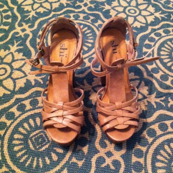 Shï Brand Platform Faux-Leather Heels