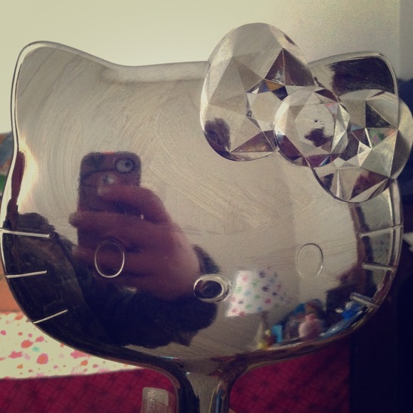 Sold 🚫🚫🚫🚫 hello kitty mirror