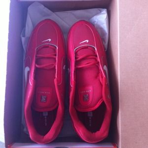 Mens 10.5 red Nike Shox metal baseball cleats