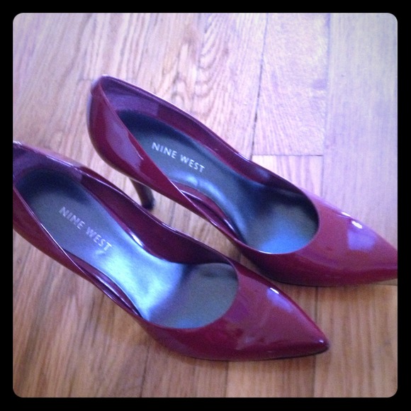 Cute NEW NINE WEST Red Pumps!