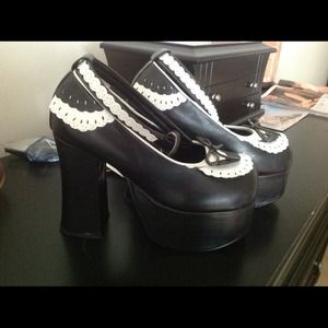 ✂REDUCED ✂Rockabilly Platforms!