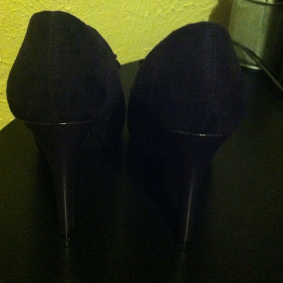 Dark Purple suede high heel pumps - Picture 3 of 4