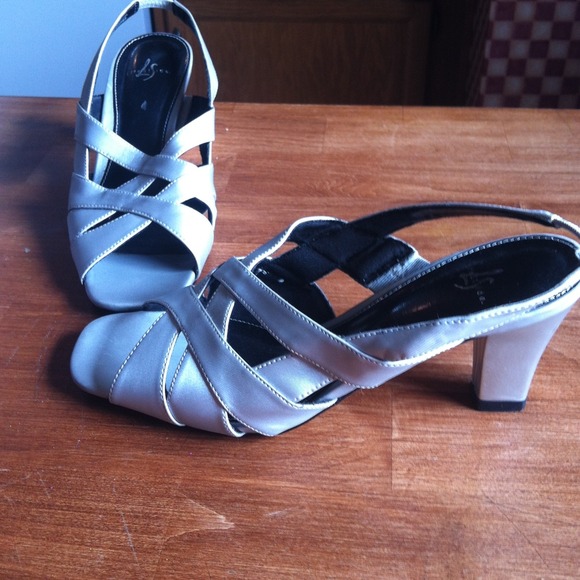 7 1/2 silver Life Stride Heels
