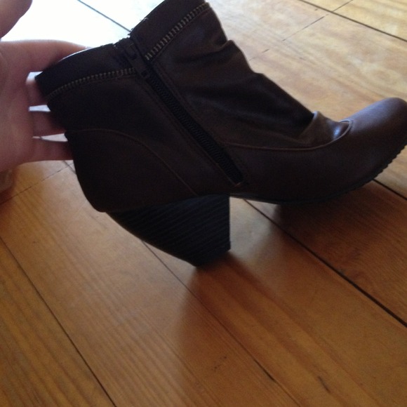 Boots - Picture 2 of 4