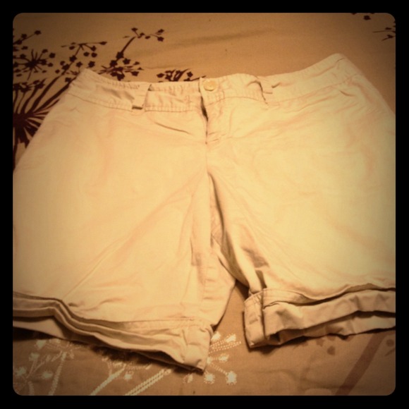 🌴🌺khakhi Bermuda shorts🌺🌴