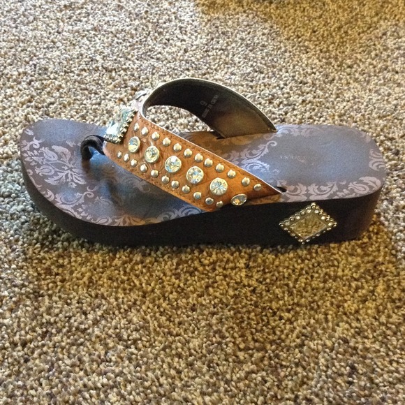 "SOLD" Jeweled flip flop wedges - Picture 4 of 5