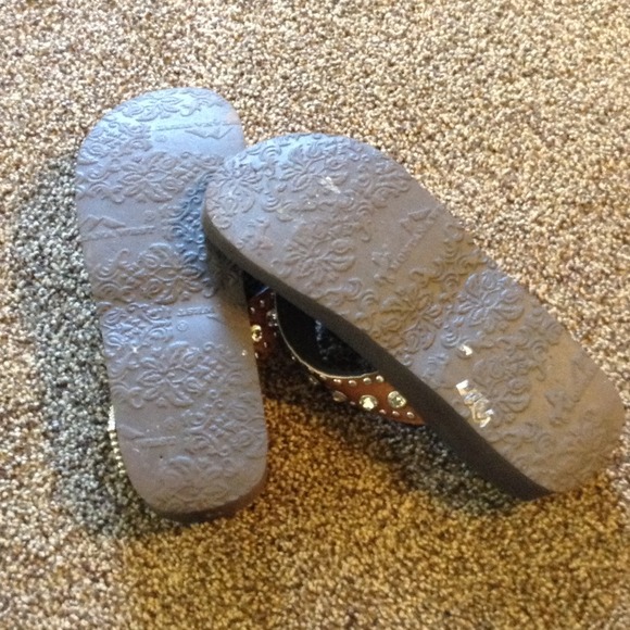 "SOLD" Jeweled flip flop wedges - Picture 5 of 5