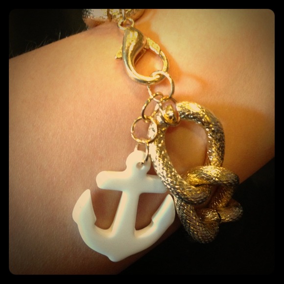 Gold link bracelet w/ Anchor charm - White - NWOT