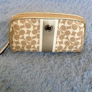 💢💢RESERVED💢💢 ✨ AUTHENTIC ✨ Coach Makeup bag