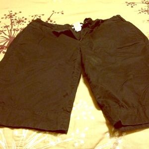 Black Bermuda style shorts 👖