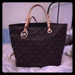 💯% Authentic Michael Kors Medium Travel Tote