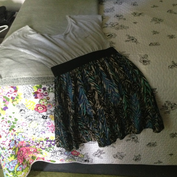 Vibrant feather patterned dress - Picture 1 of 2