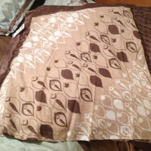 Brown pattern skirt