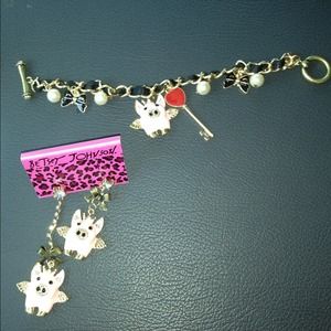 💥SOLD💥 Betsey Johnson bracelet and earrings.