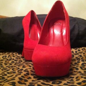 Red heels, size 5