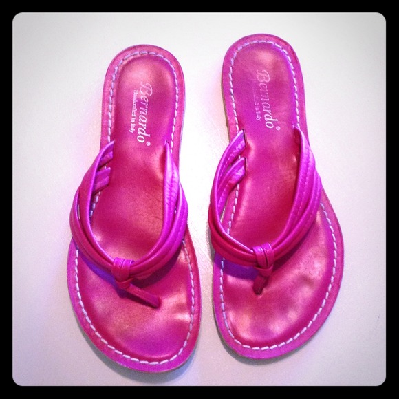 SOLD IN BUNDLE! Bernardo Pink Leather Sandals