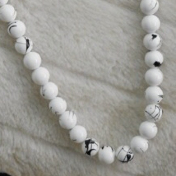Wht/blk vintage beads