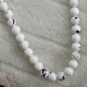 Wht/blk vintage beads