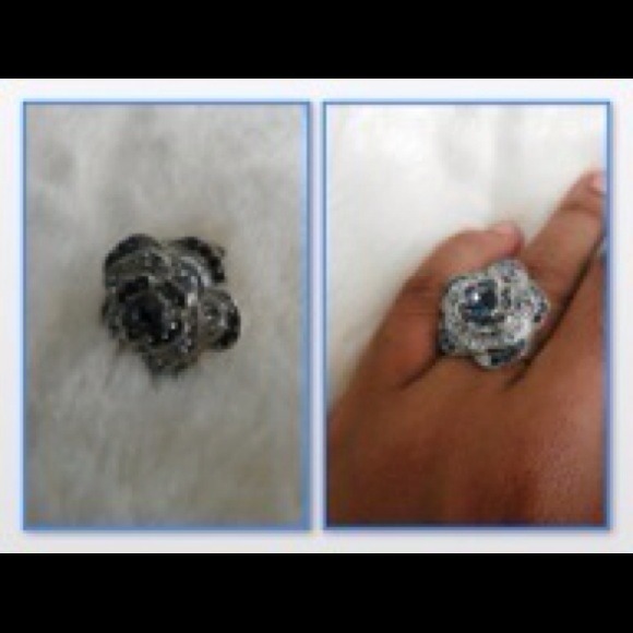 Blue flower ring with diamonds silver