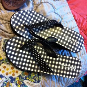 Like new Colin Stuart wedge flipflops