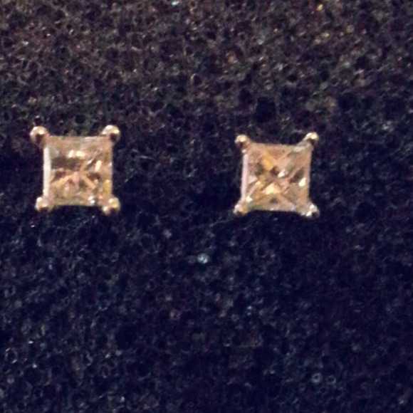 Real diamonds studs! New receipt pics added