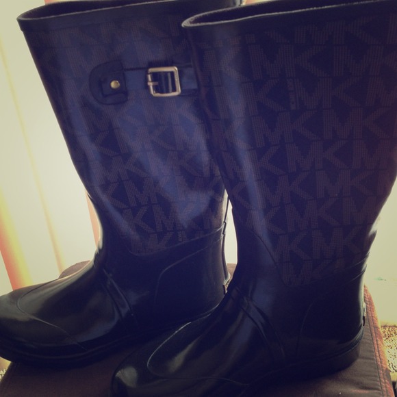 Reserved Authentic Micheal Kors brown rain boots