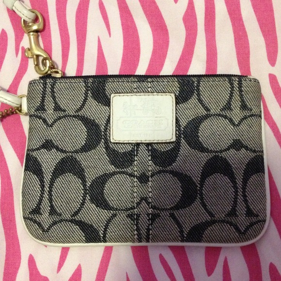 💯 Authentic Coach Denim Wristlet - Picture 2 of 3