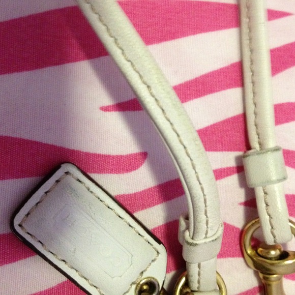 💯 Authentic Coach Denim Wristlet - Picture 3 of 3