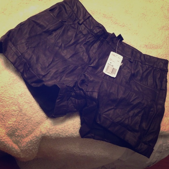 SOLD!Vegan Leather shorts - Picture 1 of 3