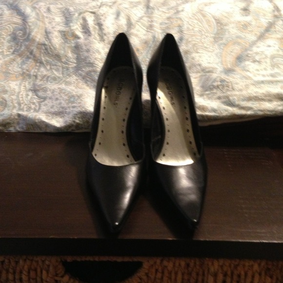 Brand NEW BCBG pumps