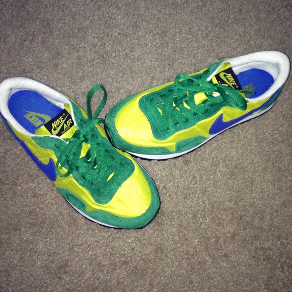 Like New Nike Air Pegasus!!! Perfect for Spring!