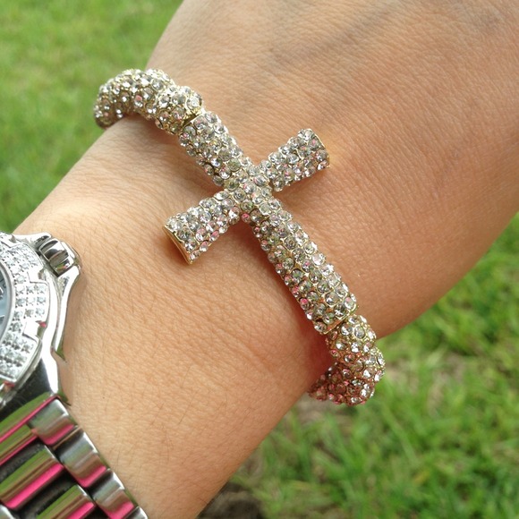 #59 Gold casting cross bracelet - Picture 3 of 3