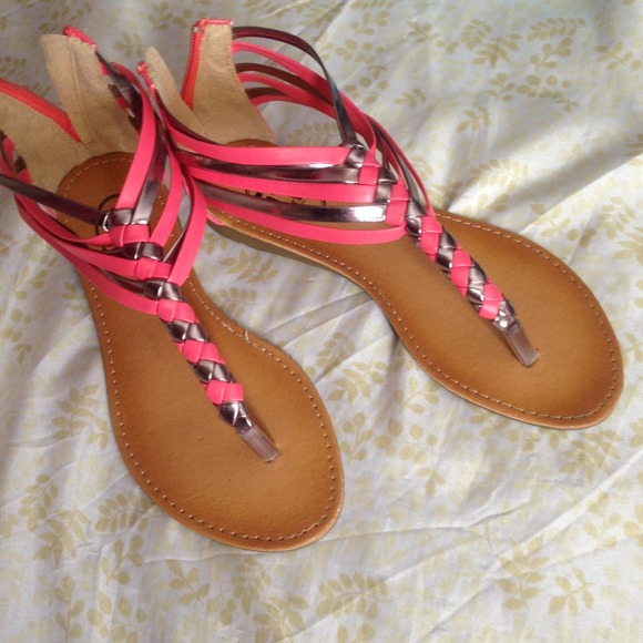 💥TRADED💥Coral& Pewter Sandals