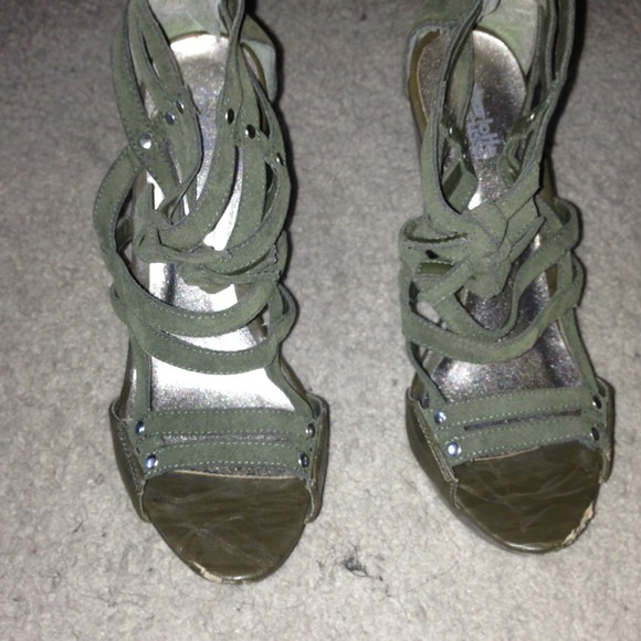 Heels - Picture 2 of 2