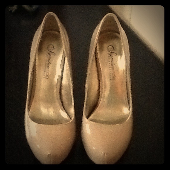 *Lowered* Tan plat formed pumps