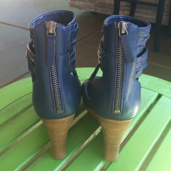 Bmakowsky navy blue wedge. Super cute!! - Picture 3 of 3