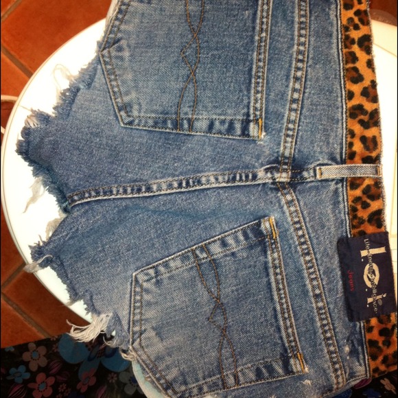 High waisted shorts - Picture 2 of 3