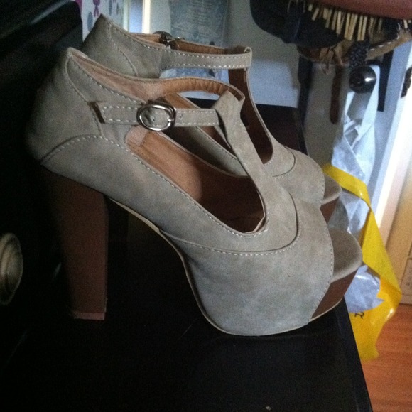 Taupe platforms - Picture 2 of 2