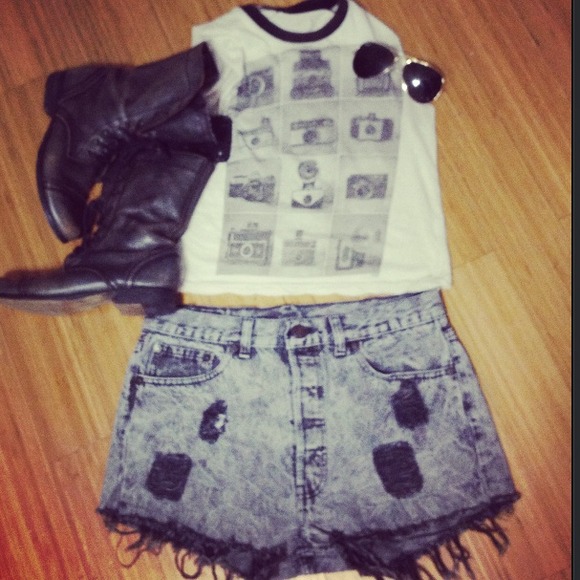 🔴Sold🔴Vintage highwaisted Levi's black shorts